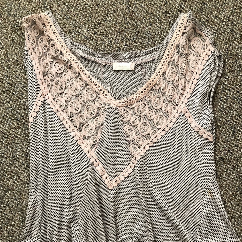 Altar’d state lightweight tunic top